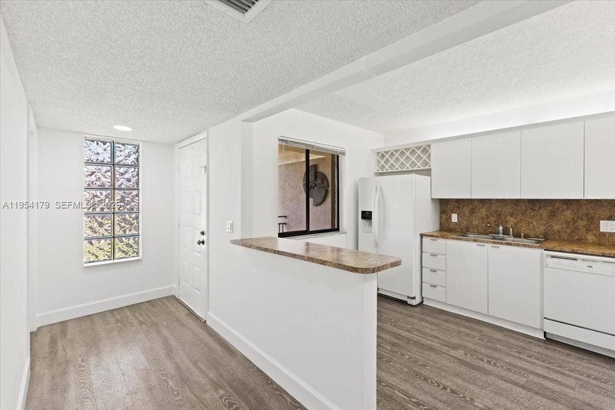 302 Lakeview Drive, #203, Weston, FL 33326 Photo 8