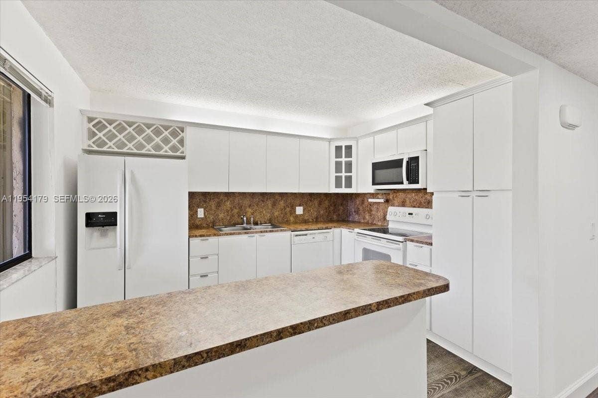 302 Lakeview Drive, #203, Weston, FL 33326 Photo 7