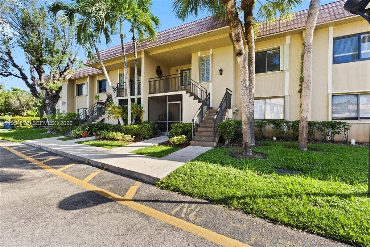 302 Lakeview Drive, #203, Weston, FL 33326 Photo 2