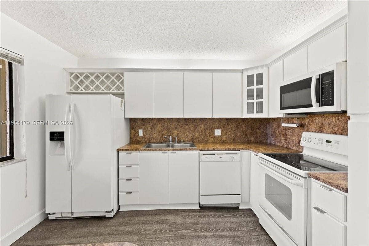 302 Lakeview Drive, #203, Weston, FL 33326 Photo 9
