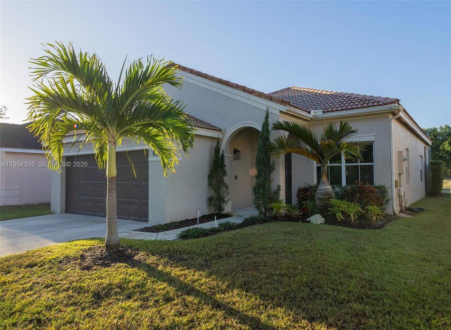 Property photo for 825 Tanglewood Circle, Weston, FL