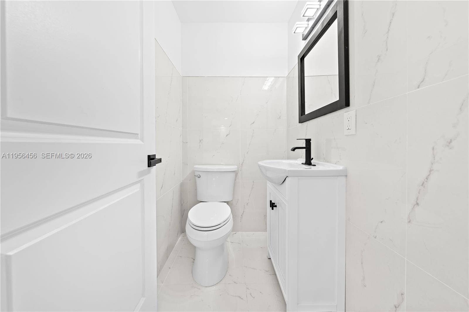 405 Bontona Avenue, Fort Lauderdale, FL 33301 Half Bathroom