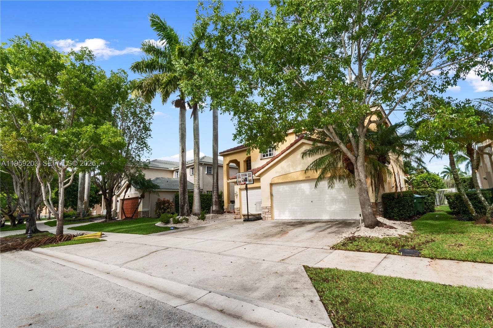 1095 Chenille Circle, Weston, FL 33327 Photo 2