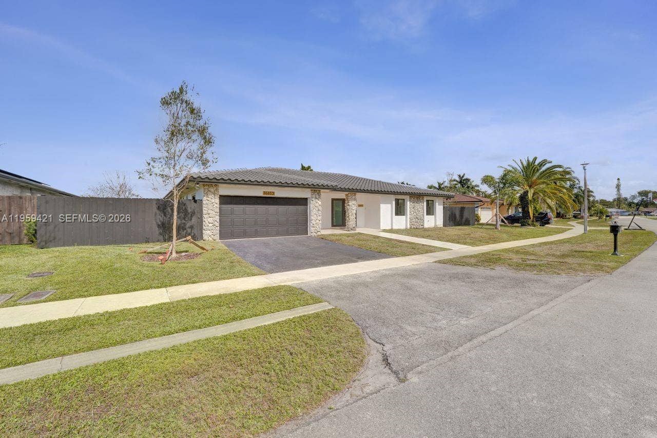 16653 Golfview Drive, Weston, FL 33326 Photo 2