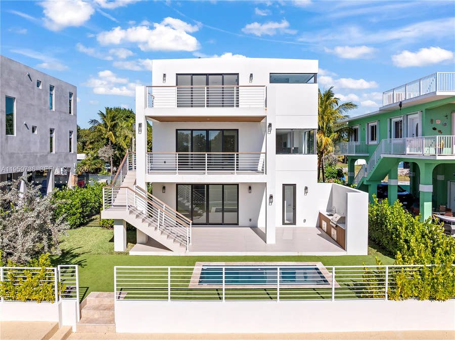 Property photo for 124 Orchid Street, Plantation Key, FL