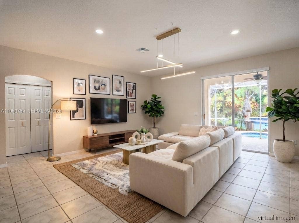 4209 Pinewood Lane, Weston, FL 33331 Virtual Staging