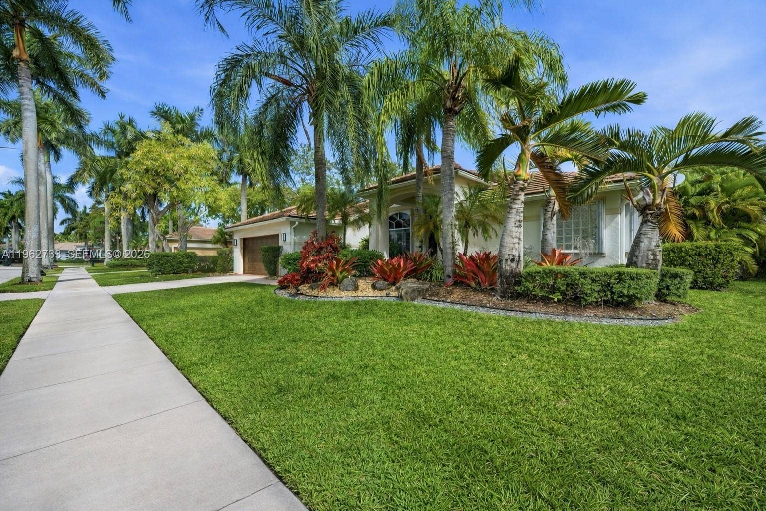 2562 Eagle Run Lane, Weston, FL 33327 Photo 32