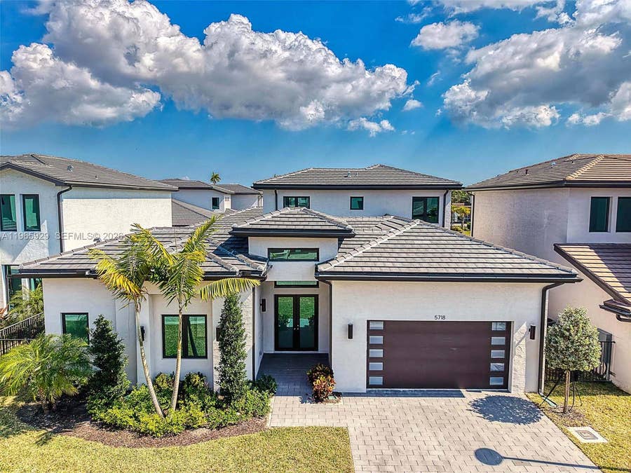 Property photo for 5718 Ashwood Circle W, Hollywood, FL