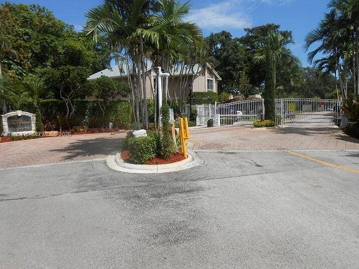 Property photo for 128 Laurel Road, Hollywood, FL