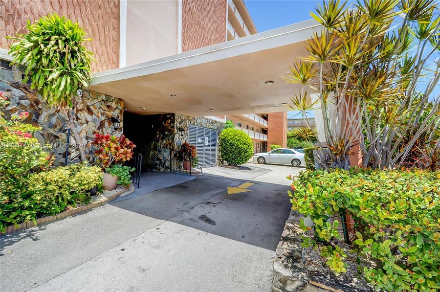 Property photo for 301 NE 14th Avenue, #702, Hallandale Beach, FL