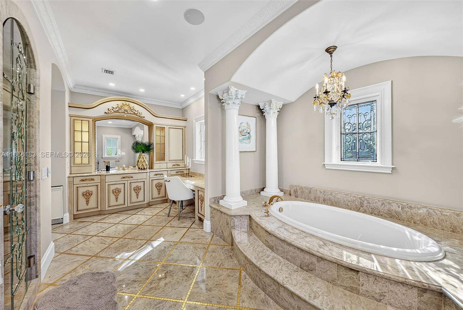 628 Coral Way, Fort Lauderdale, FL 33301 Her Master Bathroom