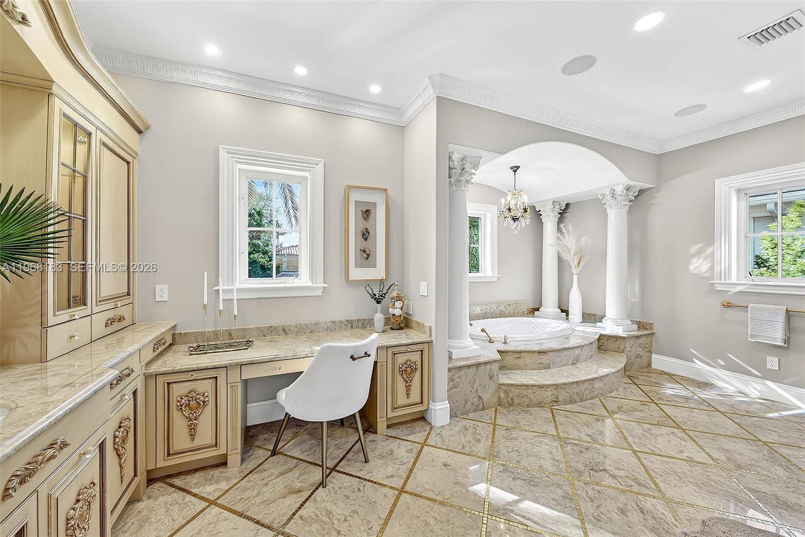 628 Coral Way, Fort Lauderdale, FL 33301 Her Master Bathroom