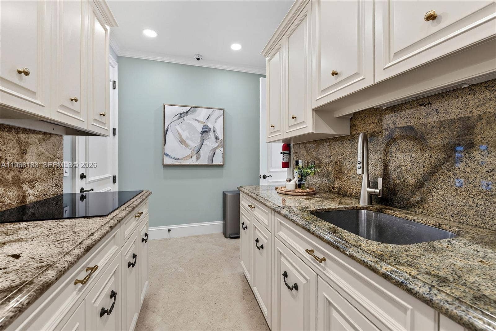 628 Coral Way, Fort Lauderdale, FL 33301 Chef Kitchen