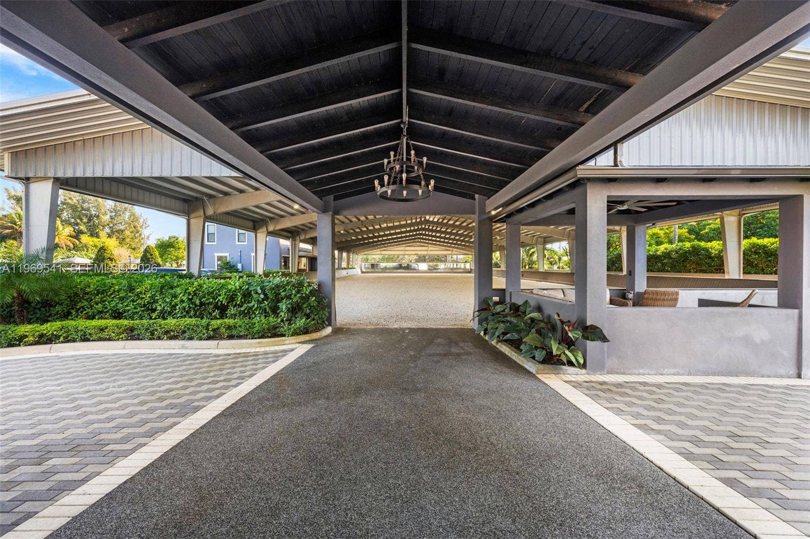 2625 SW 148th Avenue, Davie, FL 33331 Entrance to covered arena. Special exterior viewing area.