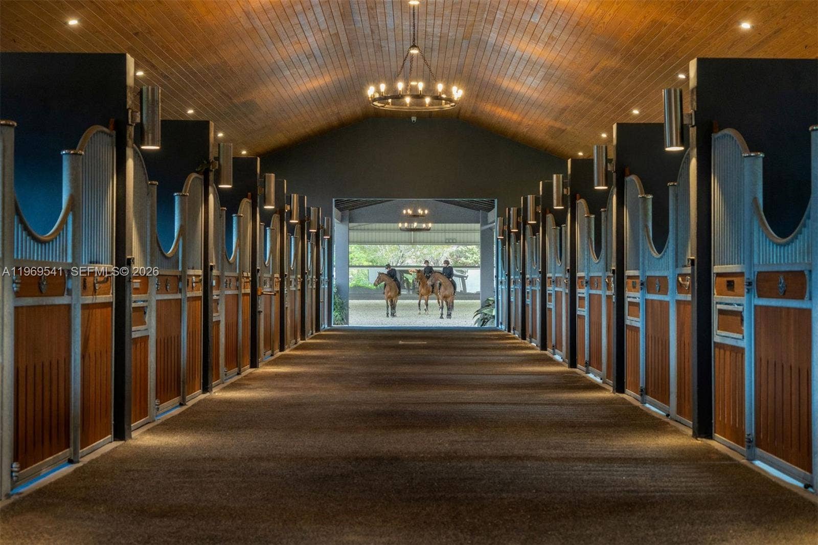 2625 SW 148th Avenue, Davie, FL 33331 Stunning stable with 31 large Rower & Rube stalls.