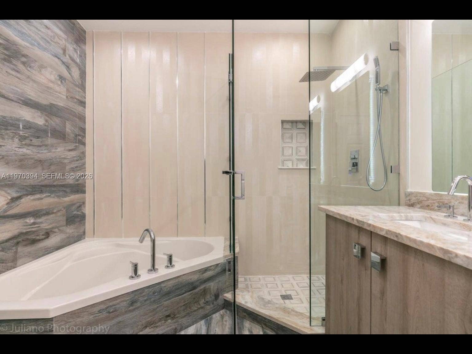 621 NE 8th Avenue, Fort Lauderdale, Fort Lauderdale, FL 33304 Custom finish, soaking tub and framless shower