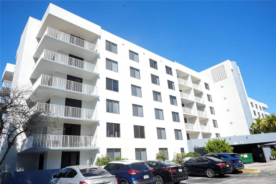 Property photo for 901 Hillcrest Drive, #504, Hollywood, FL