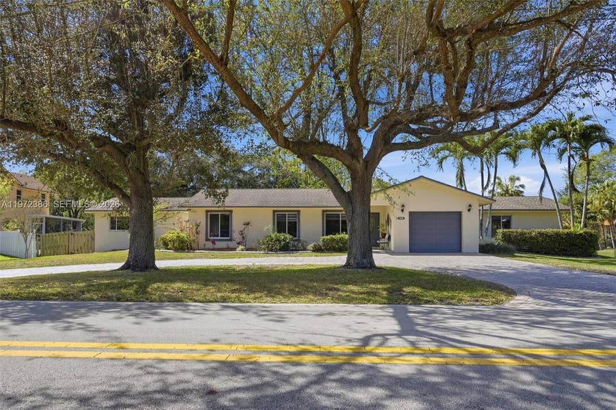 Property photo for 431 S Old Hiatus Road, Plantation, FL