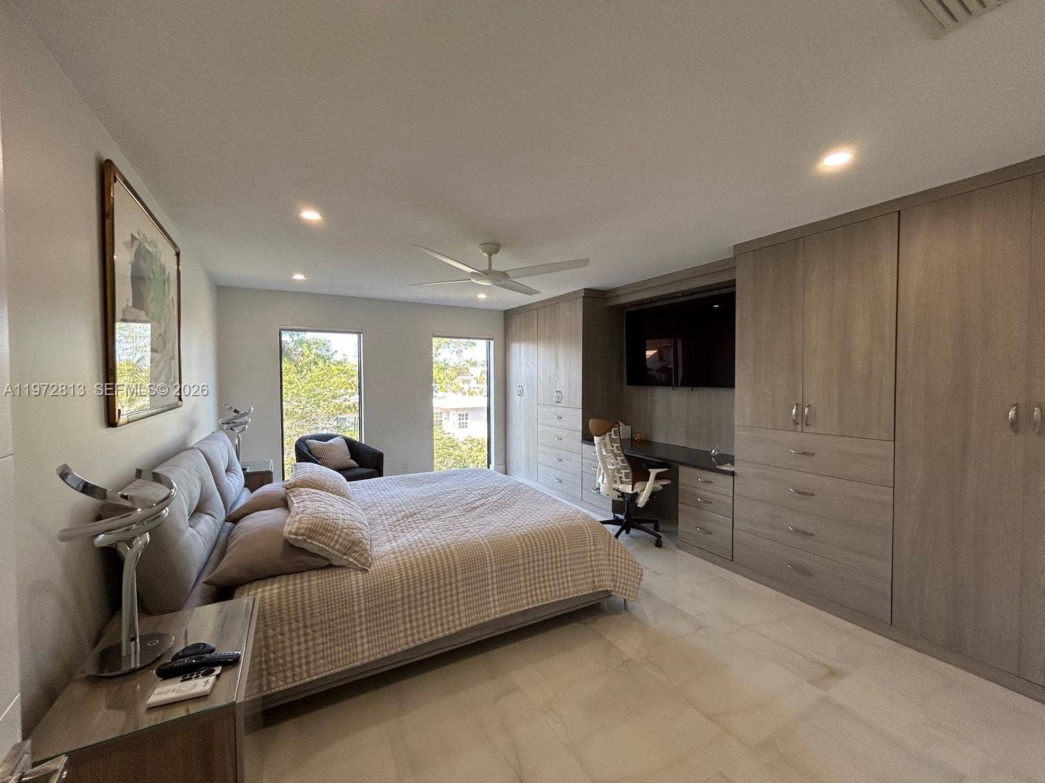 76 Isle Of Venice Drive, #H, Fort Lauderdale, FL 33301 Large guest bedroom w/ built-ins