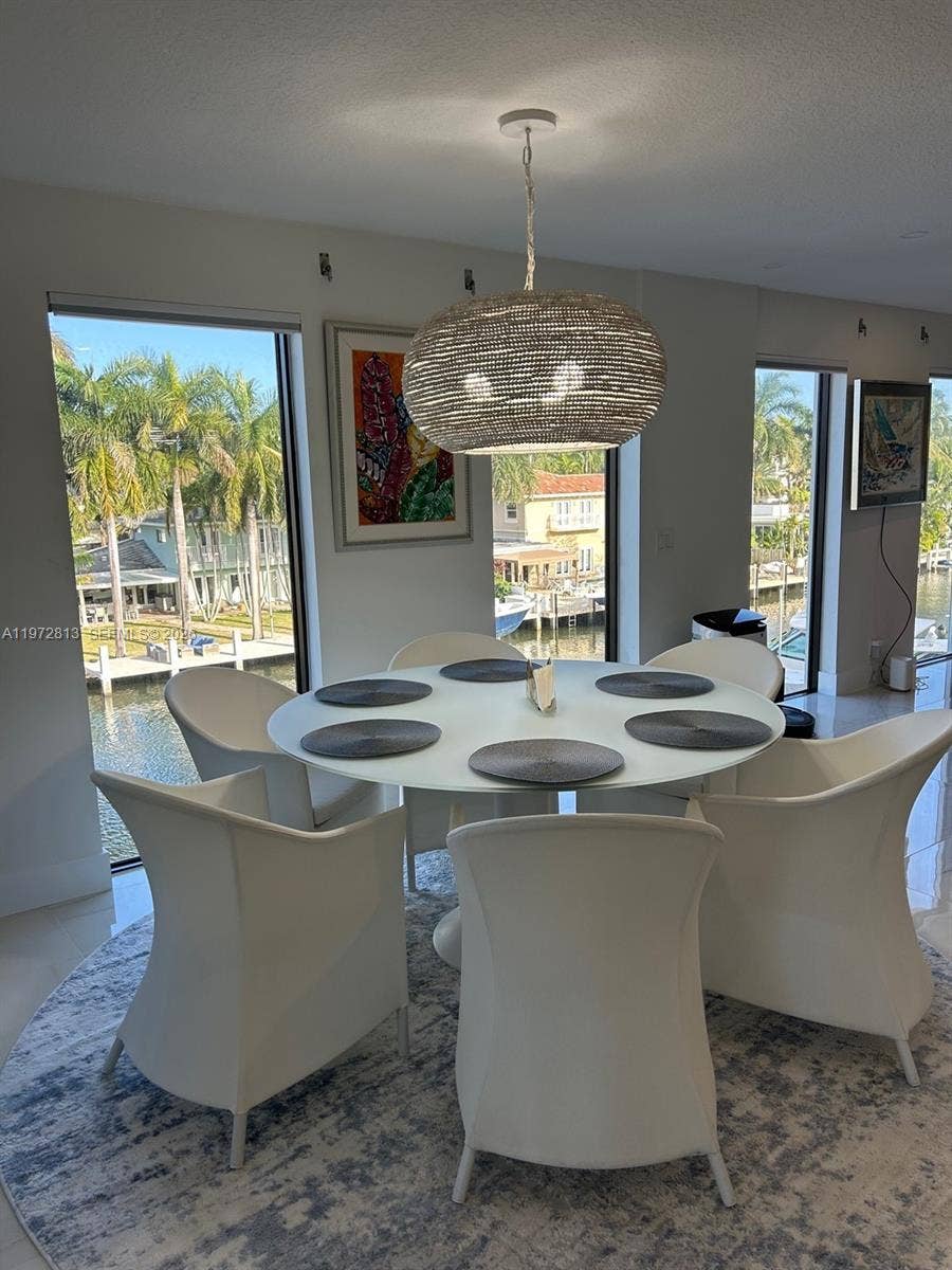 76 Isle Of Venice Drive, #H, Fort Lauderdale, FL 33301 Dining overlooking water