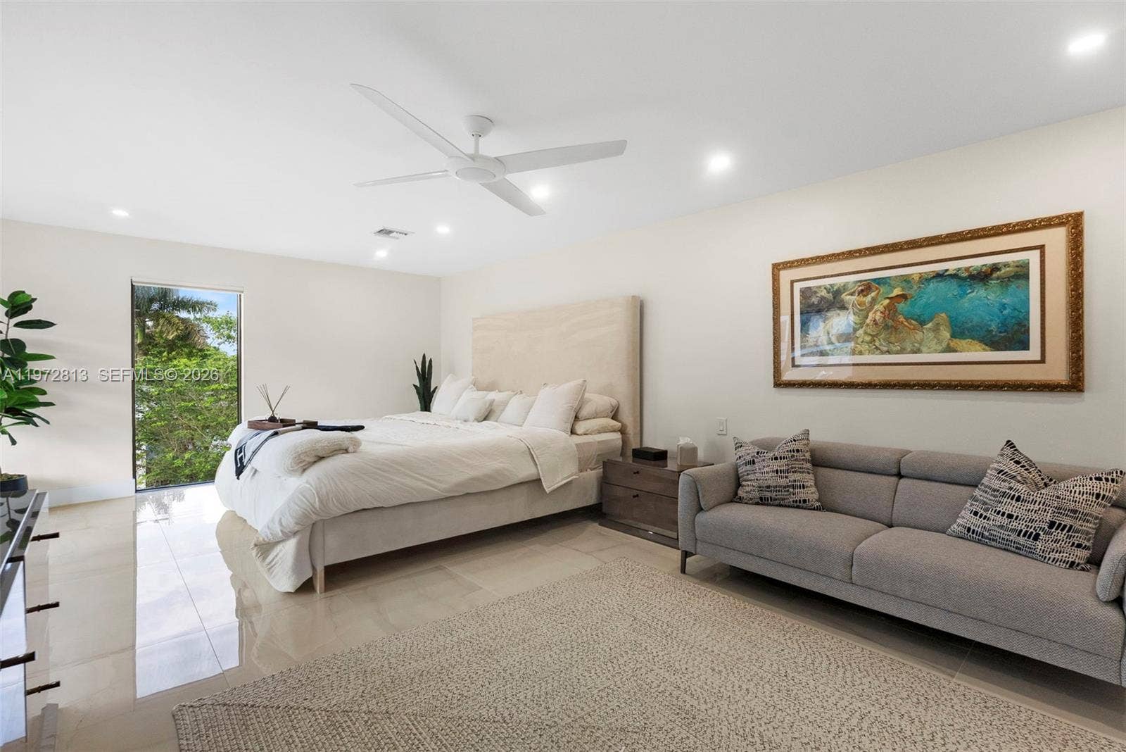 76 Isle Of Venice Drive, #H, Fort Lauderdale, FL 33301 Very Spacious Primary Suite w/ seating