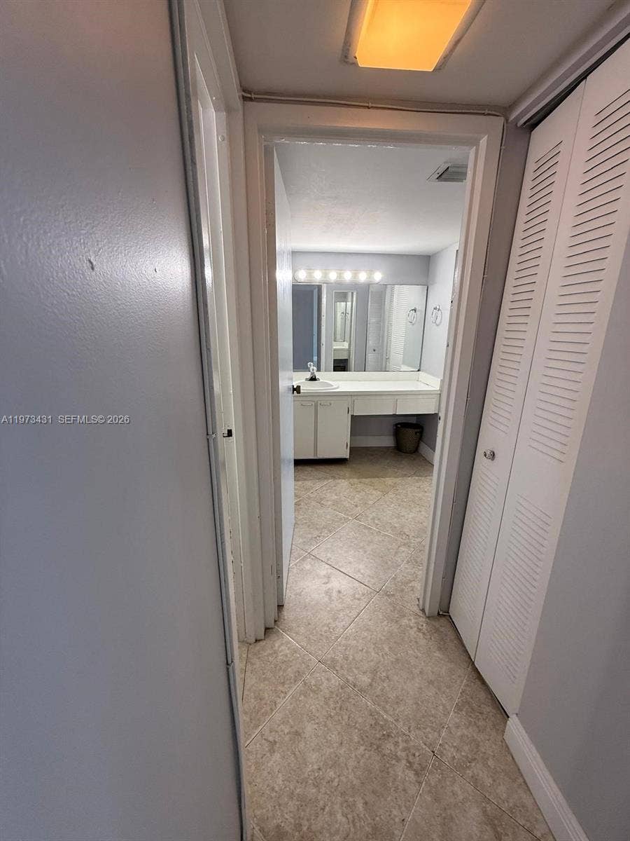 100 Bayview Drive, #610, Sunny Isles Beach, Sunny Isles Beach, FL 33160 Photo 8