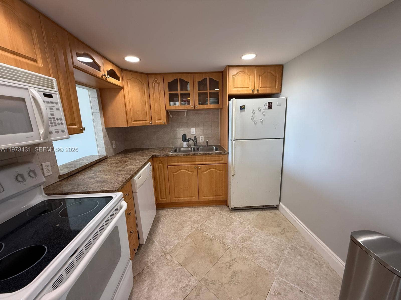 100 Bayview Drive, #610, Sunny Isles Beach, Sunny Isles Beach, FL 33160 Photo 7