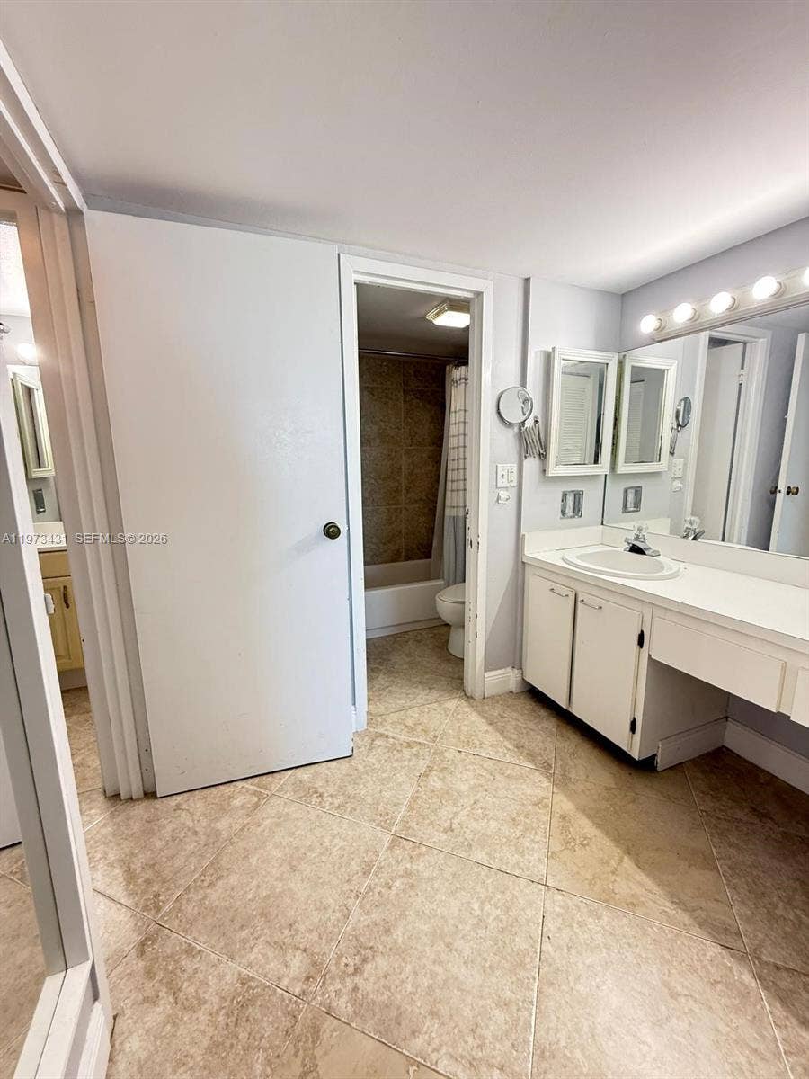 100 Bayview Drive, #610, Sunny Isles Beach, Sunny Isles Beach, FL 33160 Photo 11