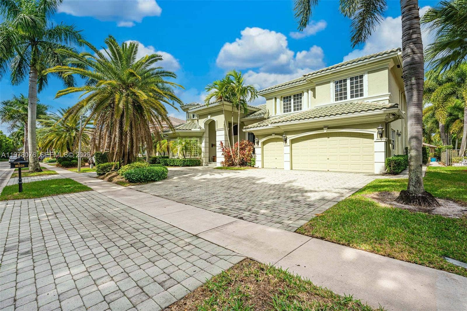 10221 Blue Palm Street, Plantation, FL 33324 Photo 6