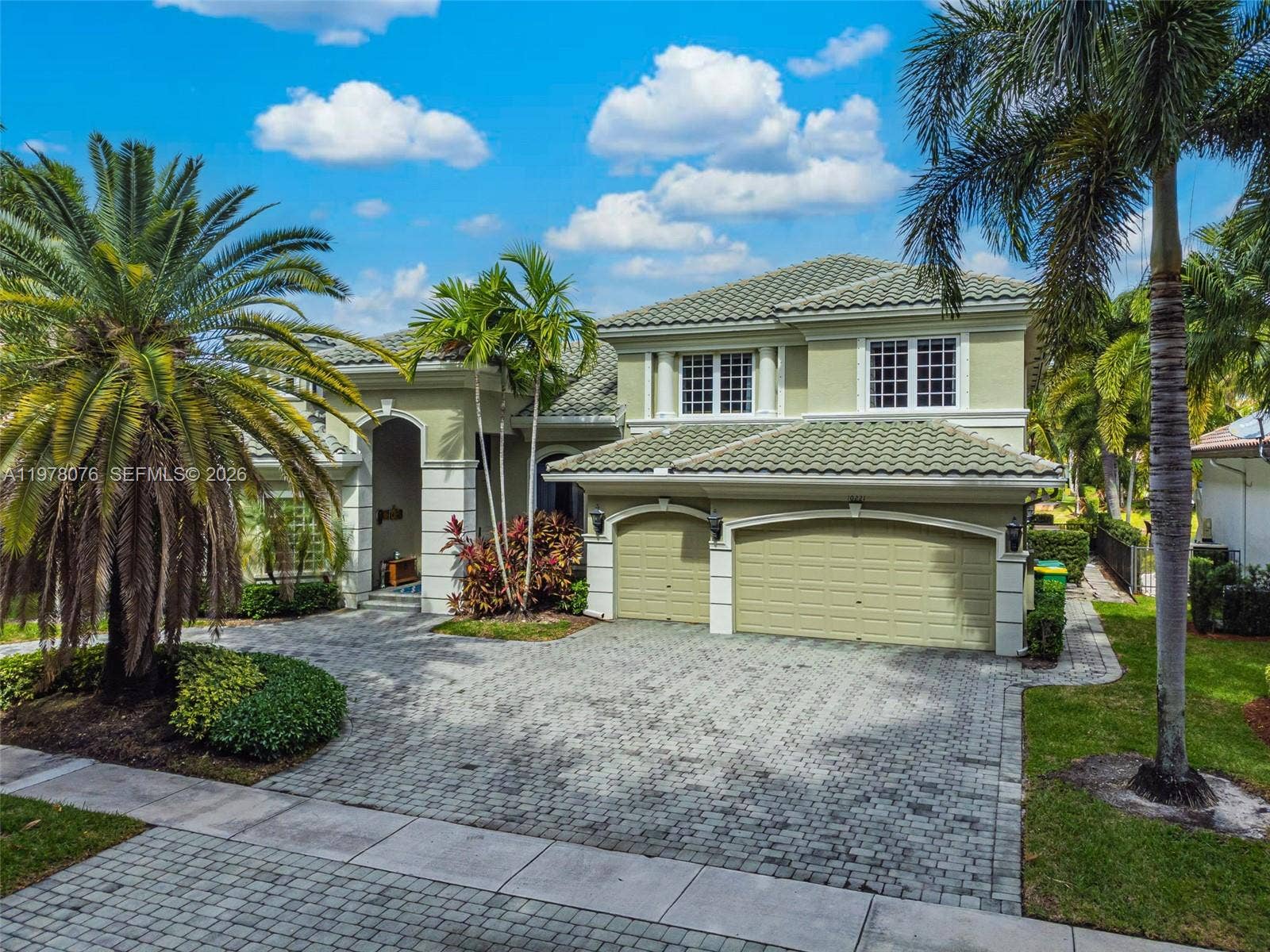 10221 Blue Palm Street, Plantation, FL 33324 Photo 5