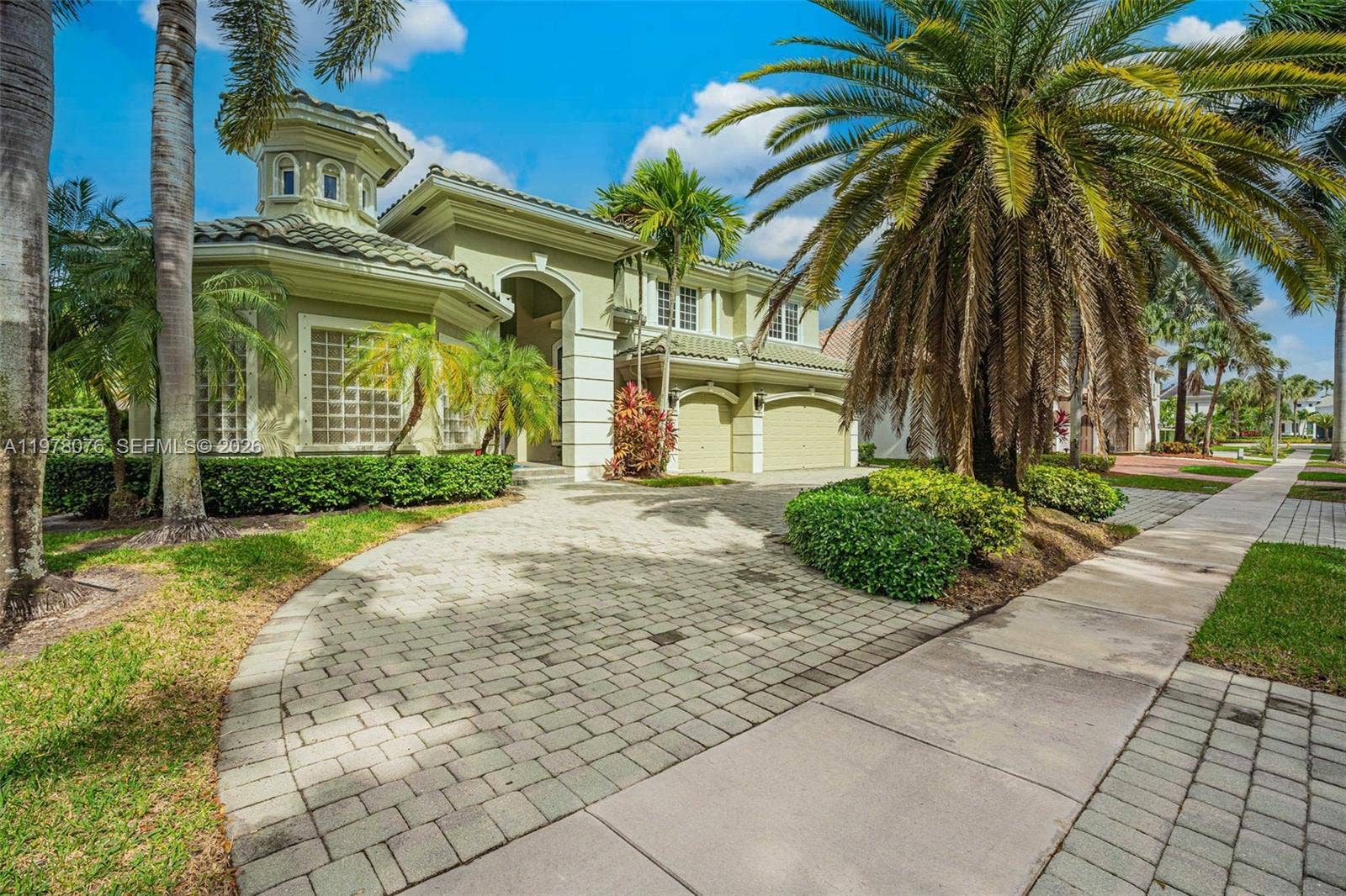 10221 Blue Palm Street, Plantation, FL 33324 Photo 4