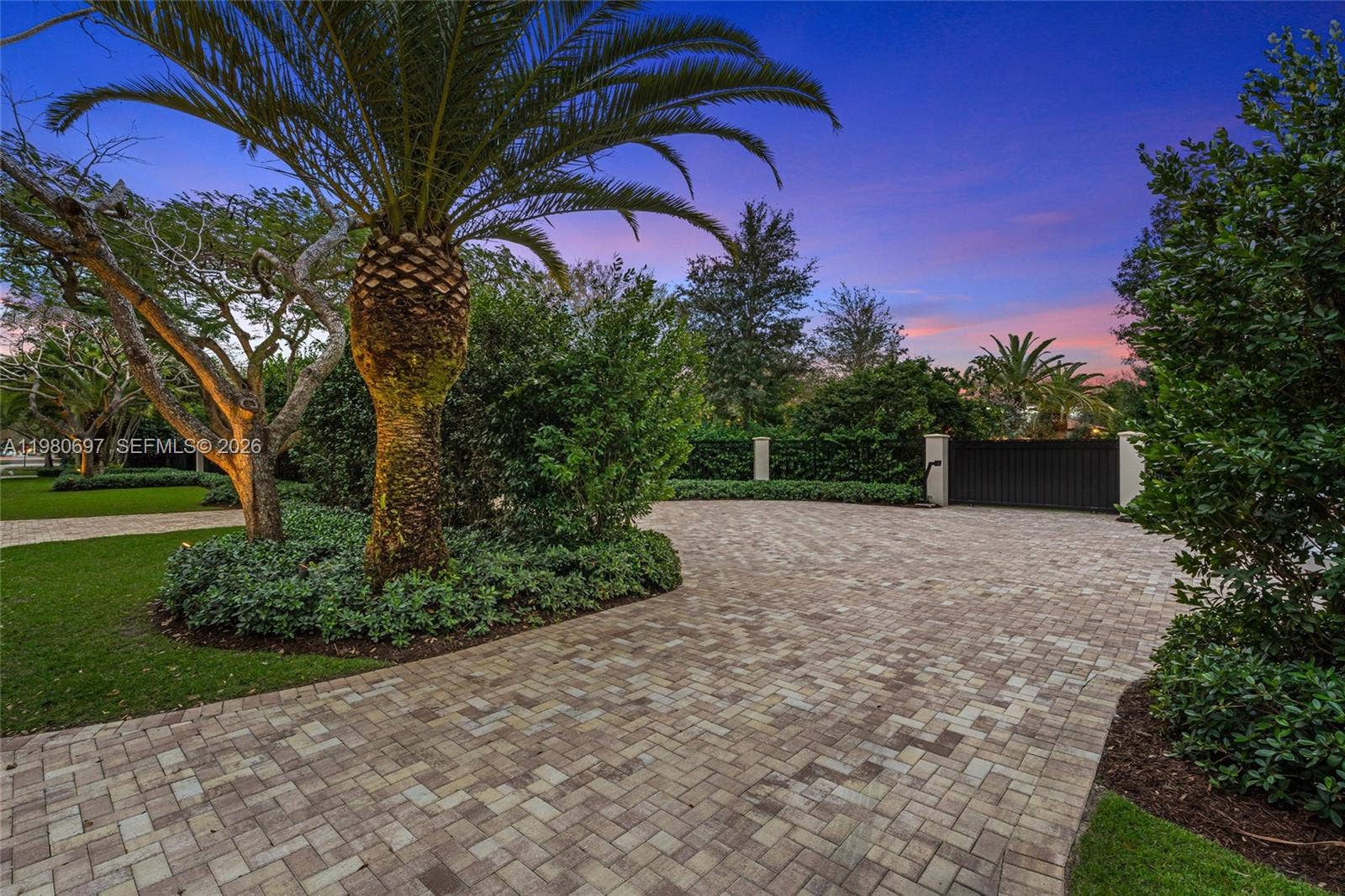 Backyard Driveway, Entrance & Parking
