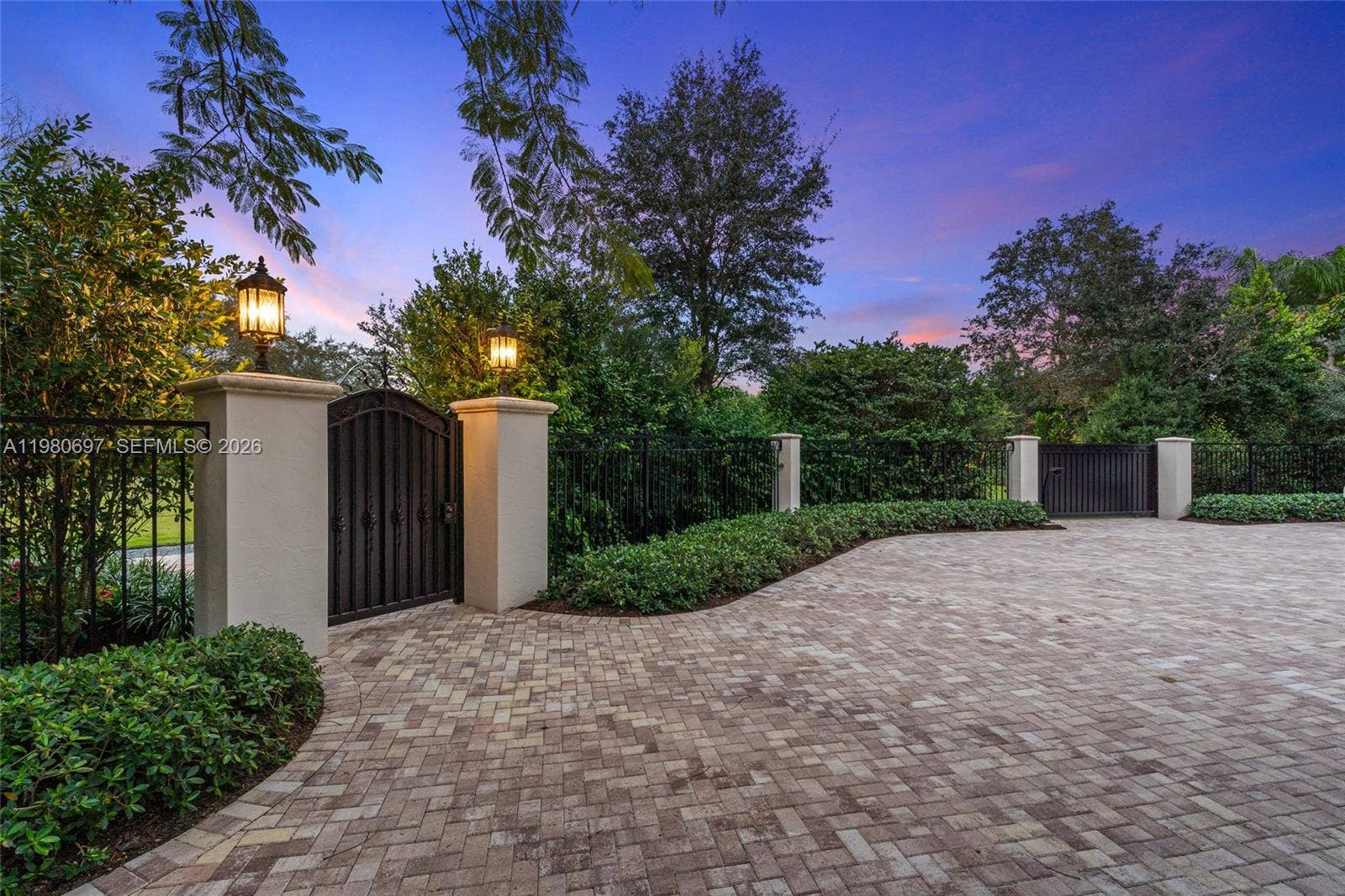 Backyard Driveway, Entrance & Parking