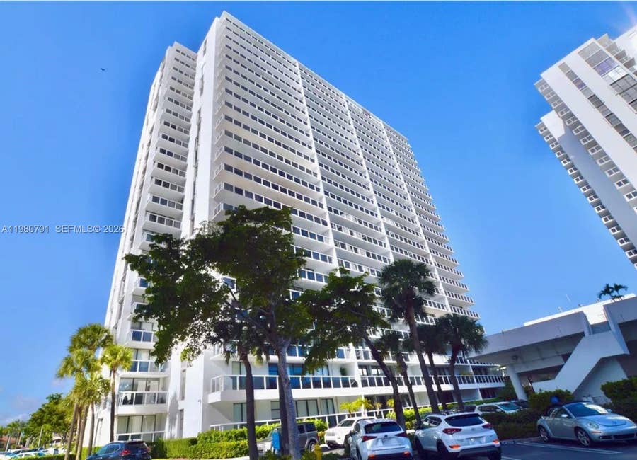 Property photo for 20505 E Country Club Drive, #534, Aventura, FL