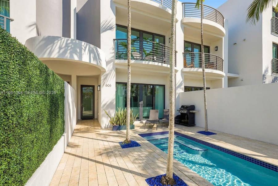 Property photo for 606 NE 14th Avenue, Fort Lauderdale, FL