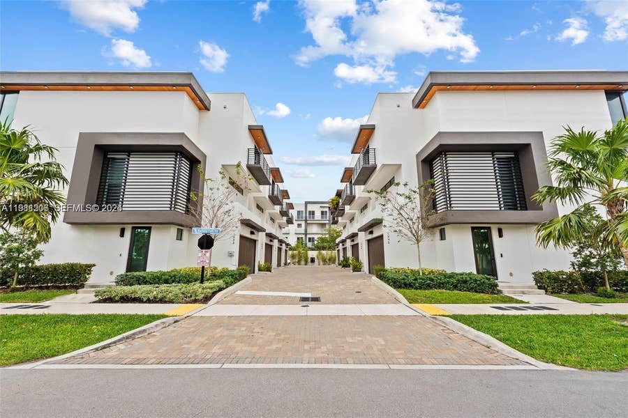 Property photo for 1056 N Victoria Park Road, Fort Lauderdale, FL