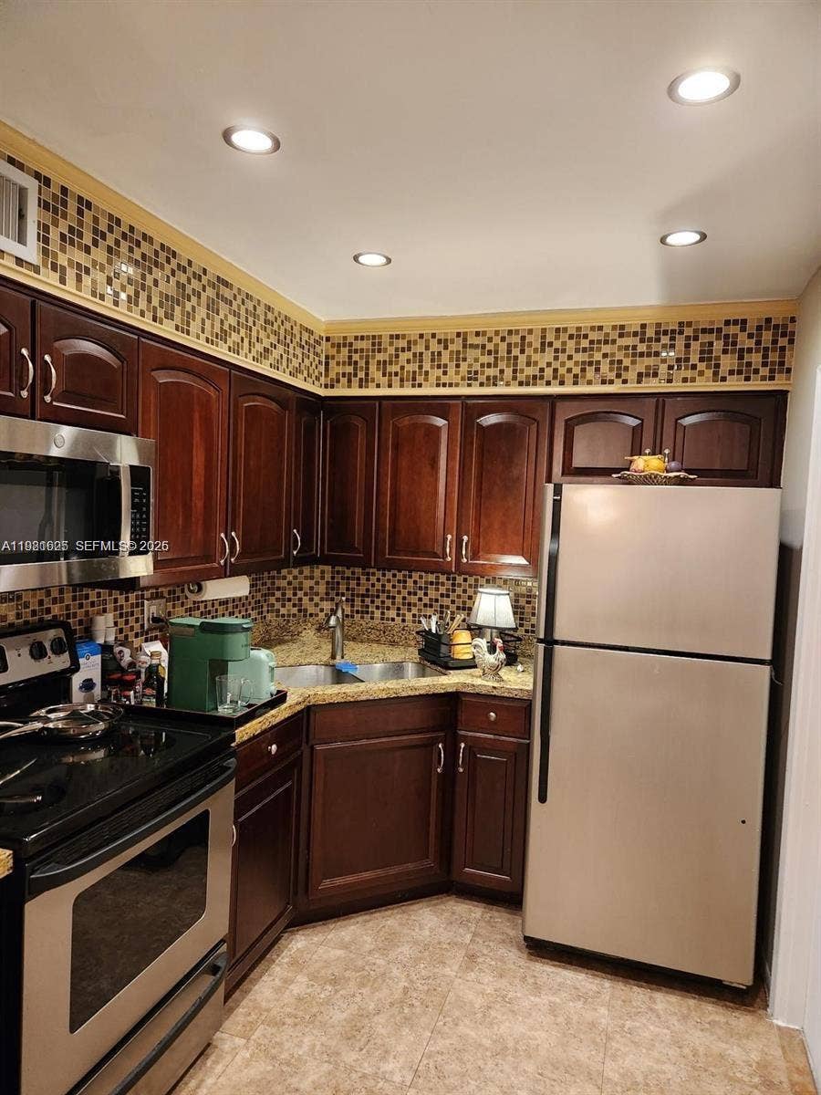9 NE 19th Court, #208C, Wilton Manors, FL 33305 Photo 4