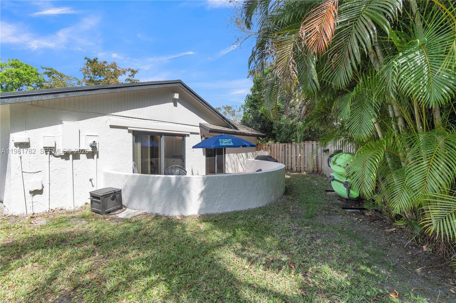 Large backyard with direct access to the lake & will easily accomodate