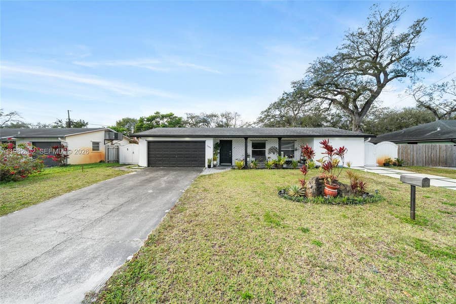 Property photo for 1040 SW 66th Avenue, Pembroke Pines, FL