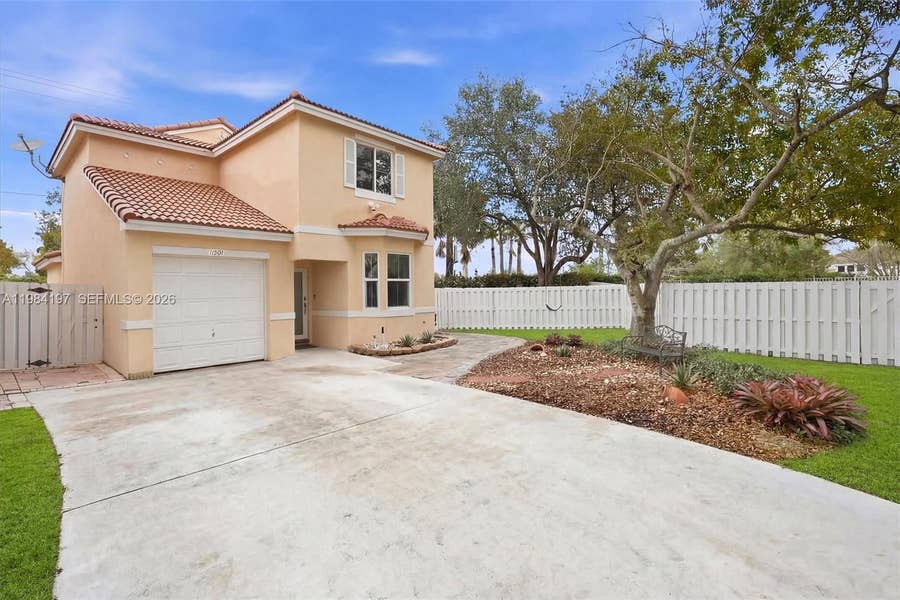 Property photo for 11201 Sunview Way, Cooper City, FL
