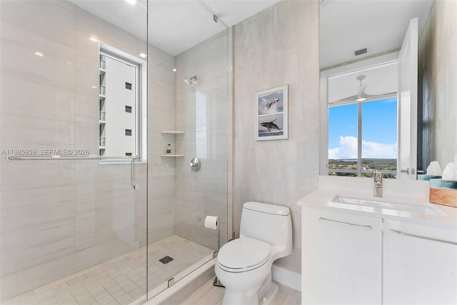 3 Water Club Way, #1401, North Palm Beach, FL 33408 Guest bathroom