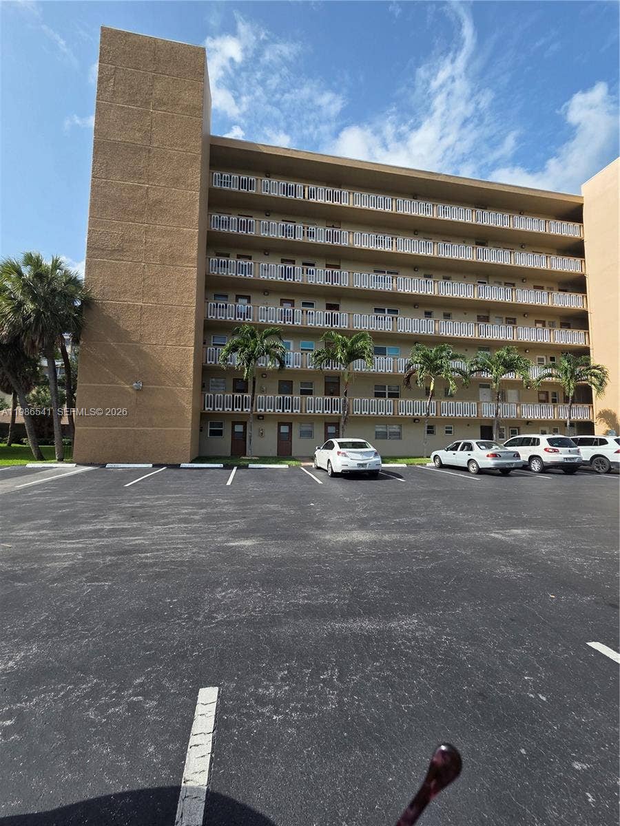 Property photo for 620 NE 12th Avenue, #101, Hallandale Beach, FL