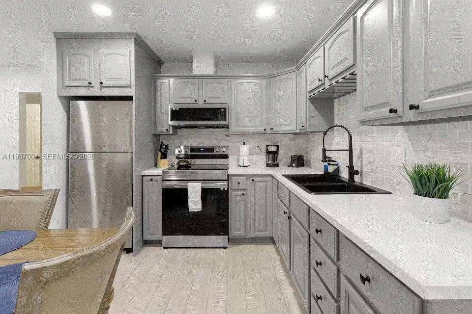 1608 NE 34th Street, Oakland Park, FL 33334 Photo 7