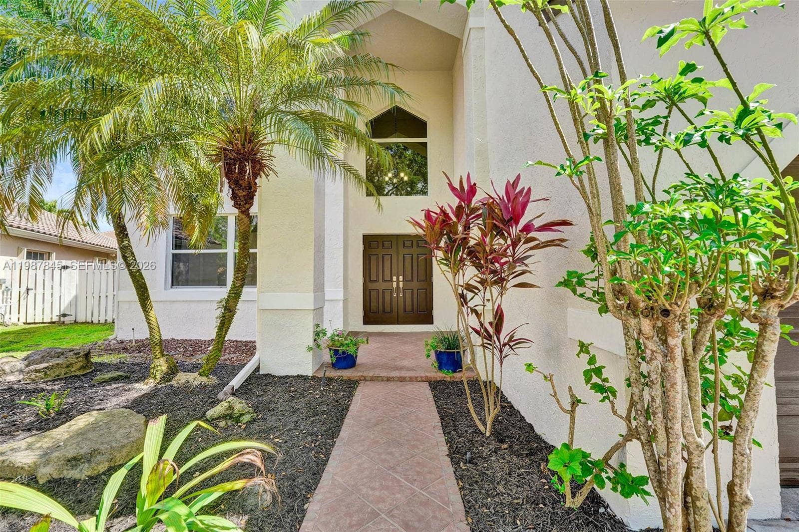 484 Cambridge Drive, Weston, FL 33326 Come on in...