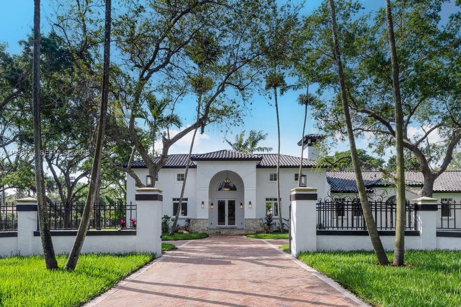 Property photo for 6200 SW 130th Terrace, Pinecrest, FL