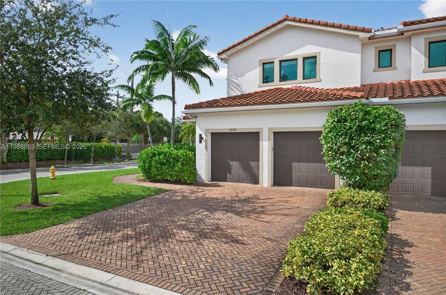 Property photo for 5999 E Brookfield Circle E, Hollywood, FL
