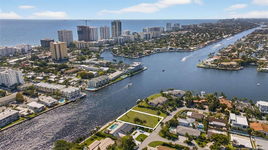 Property photo for 700 SE 28th Avenue, Pompano Beach, FL