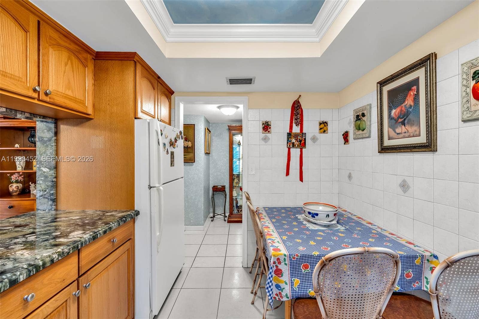 Eat-in kitchen