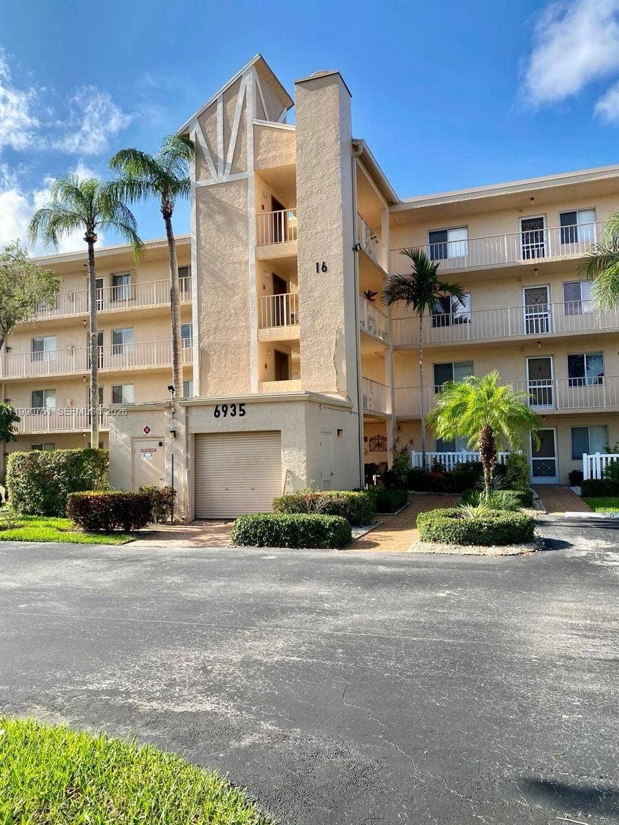 Property photo for 6935 Huntington Lane, #108, Delray Beach, FL