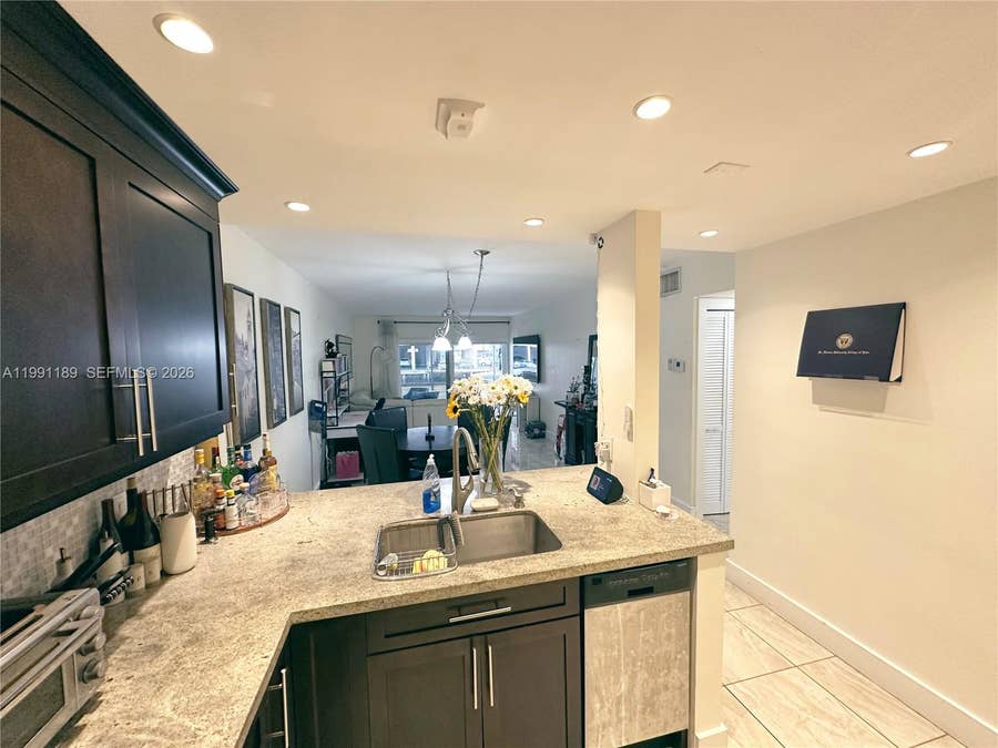 Property photo for 450 Paradise Isle Boulevard, #102, Hallandale Beach, FL